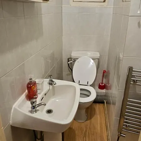 No Frills & Nothing Fancy 1 Bed Studio City Centre Cardiff Exterior photo