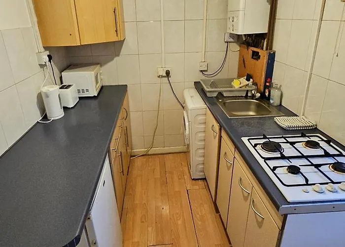 No Frills & Nothing Fancy 1 Bed Studio City Centre