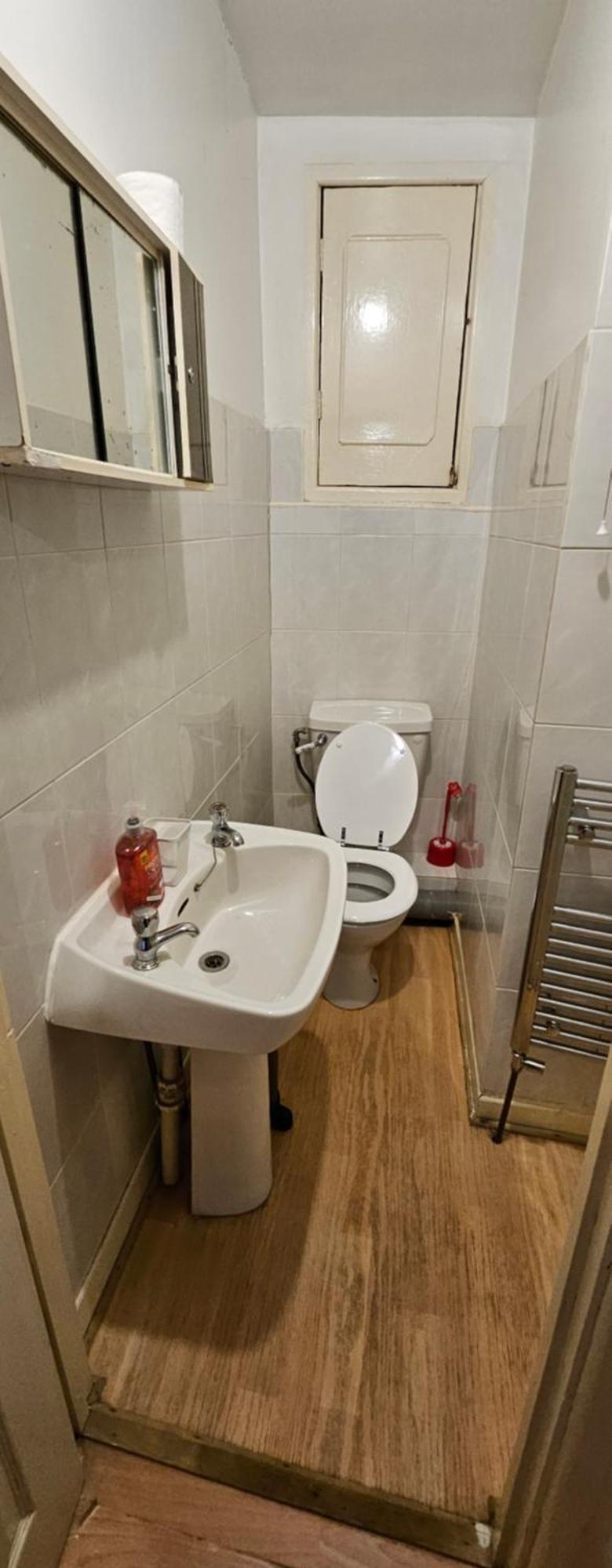 No Frills & Nothing Fancy 1 Bed Centre Apartment *